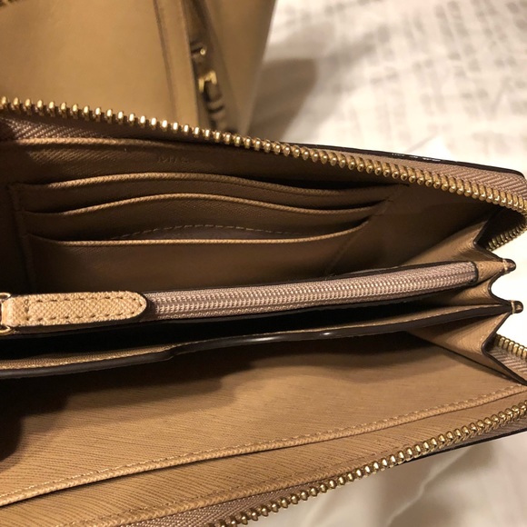 Michael Kors Tote & Wallet - Picture 7 of 8